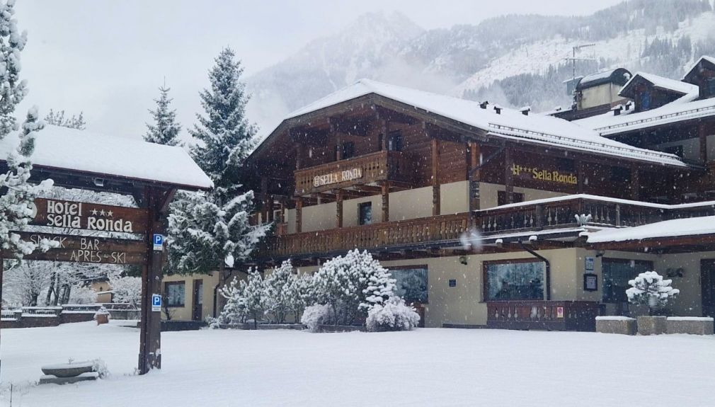 Campitello Hotel Sellaronda Fassatal Dolomiti Superski Campitello Hotel Sellaronda